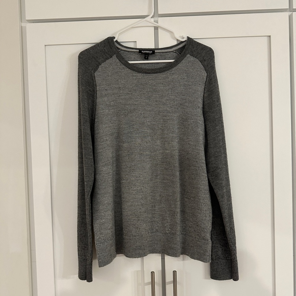 Men’s Gray Express Sweater Size Large